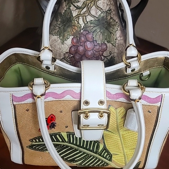 COACH EUC Ltd Edition Leafy 🐞 Straw Leather Tote Bag & 🐝Writslet ❤️ - Picture 2 of 16